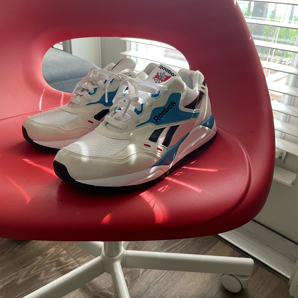 Reebok retro running shoes size 8.5 men’s 10 women’s